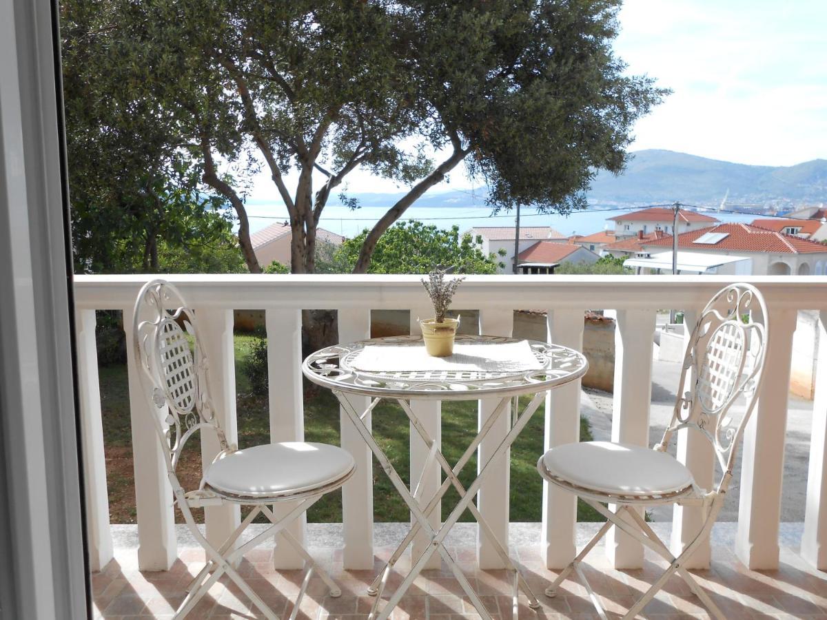 Apartments With A Parking Space Okrug Gornji, Ciovo - 13859 Trogir Extérieur photo